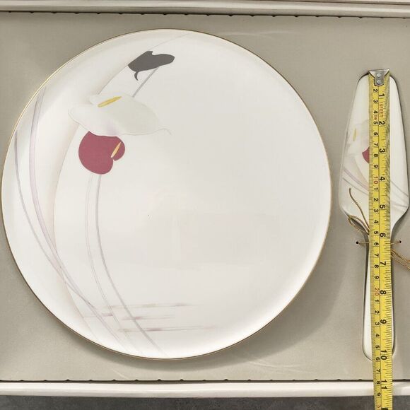 MIKASA Anthurium Cake Plate & Server, 11.5" - Picture 5 of 8